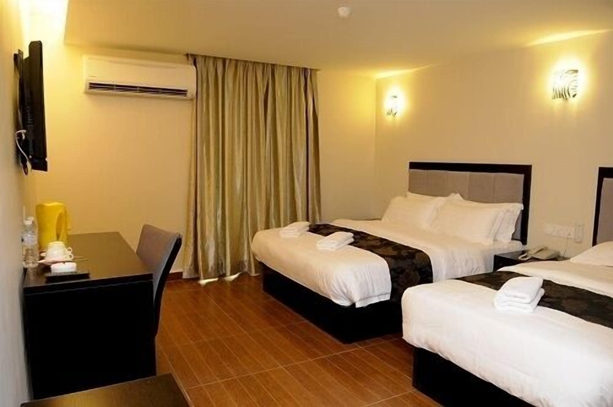 Kk Waterfront Hotel Kota Kinabalu Exteriör bild