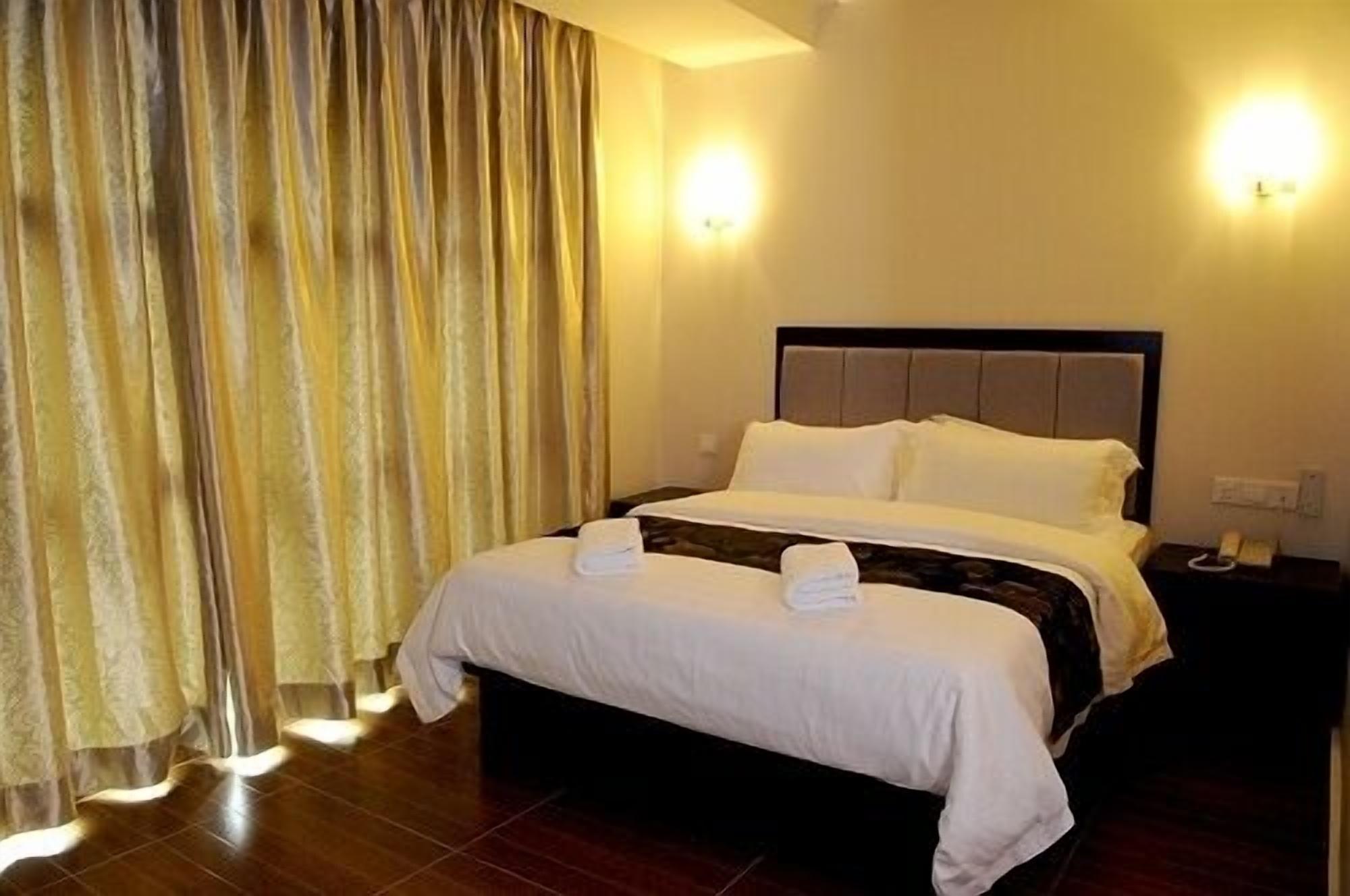 Kk Waterfront Hotel Kota Kinabalu Exteriör bild