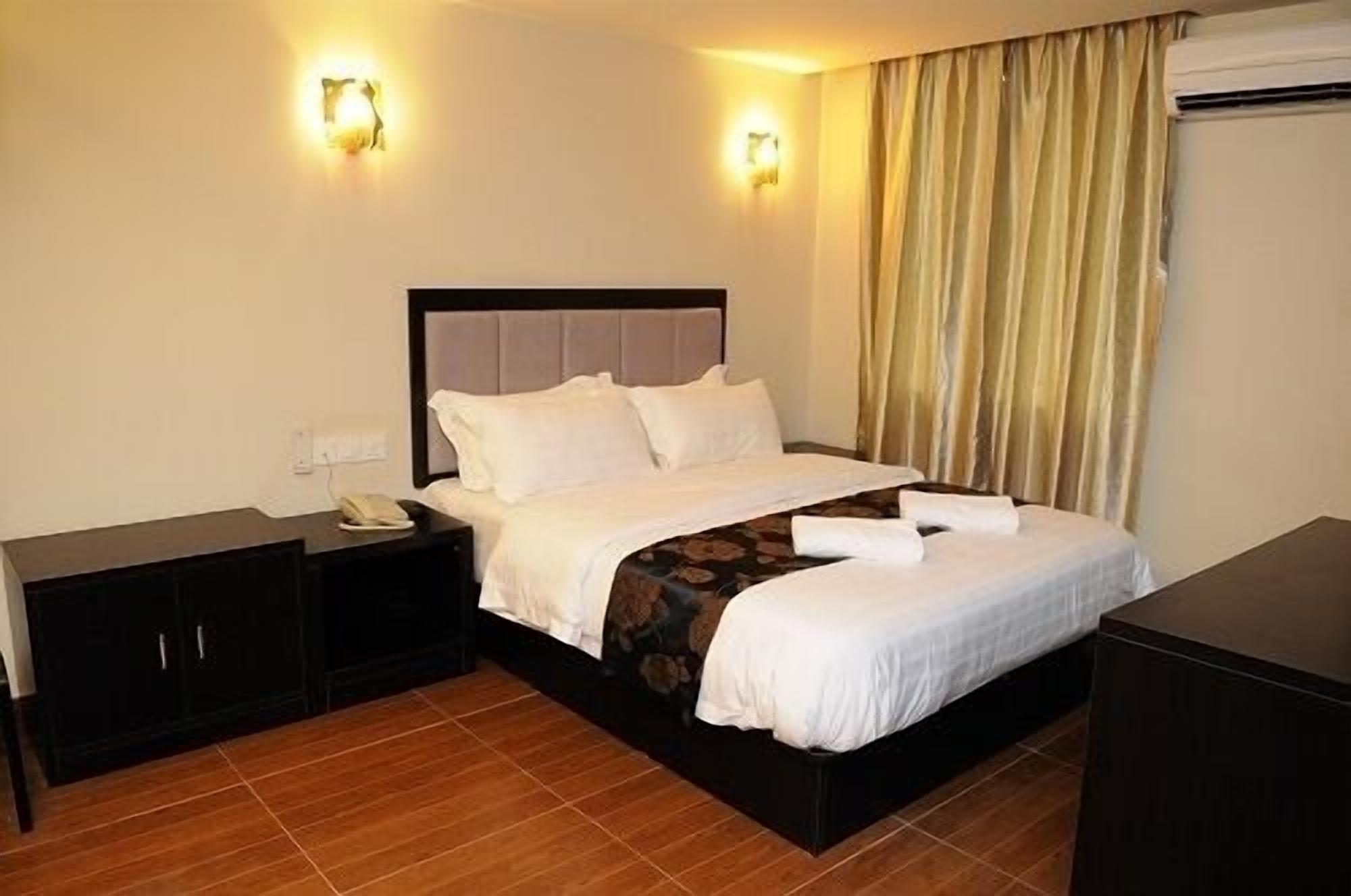 Kk Waterfront Hotel Kota Kinabalu Exteriör bild