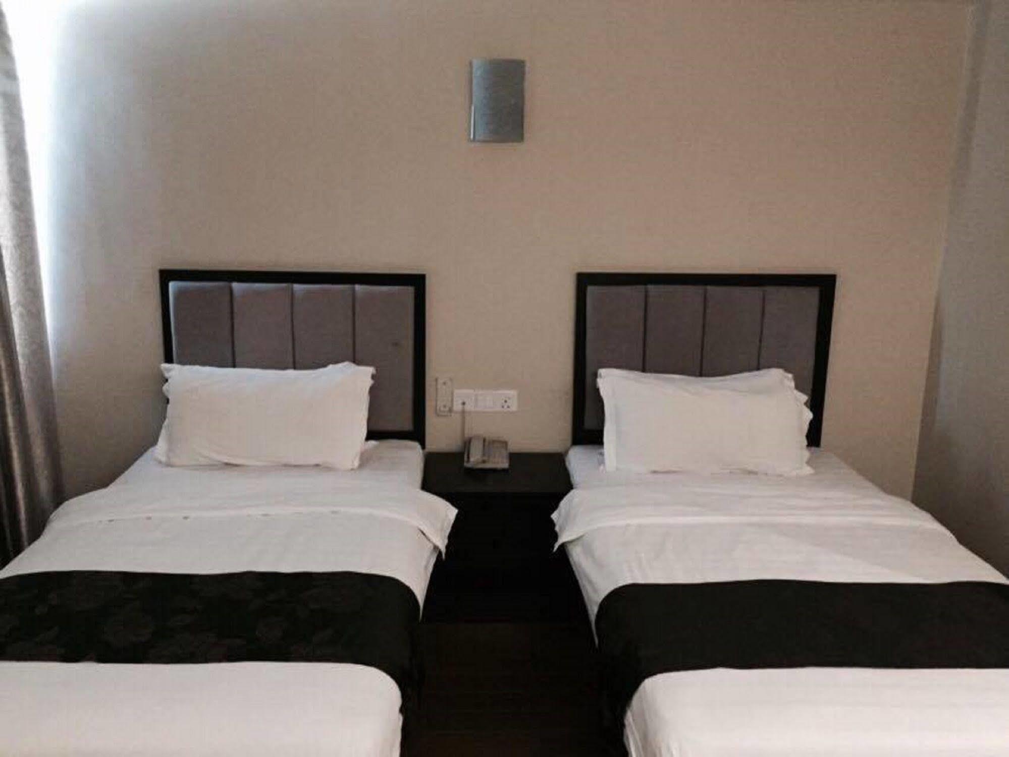 Kk Waterfront Hotel Kota Kinabalu Exteriör bild
